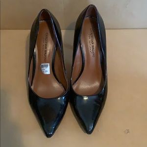 Pointed toe black heels